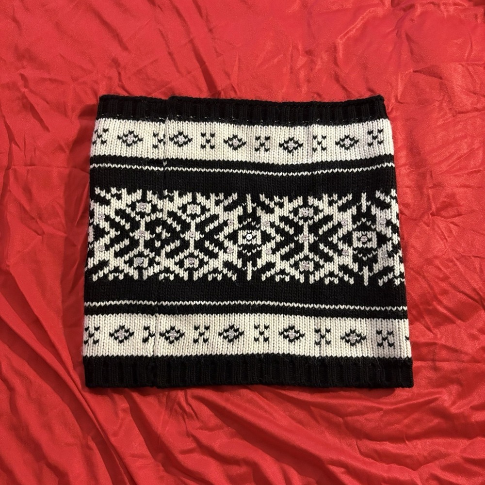 AMERICAN EAGLE White & Black Knitted Cute&Neutral Infinity Scarf Few Sequins